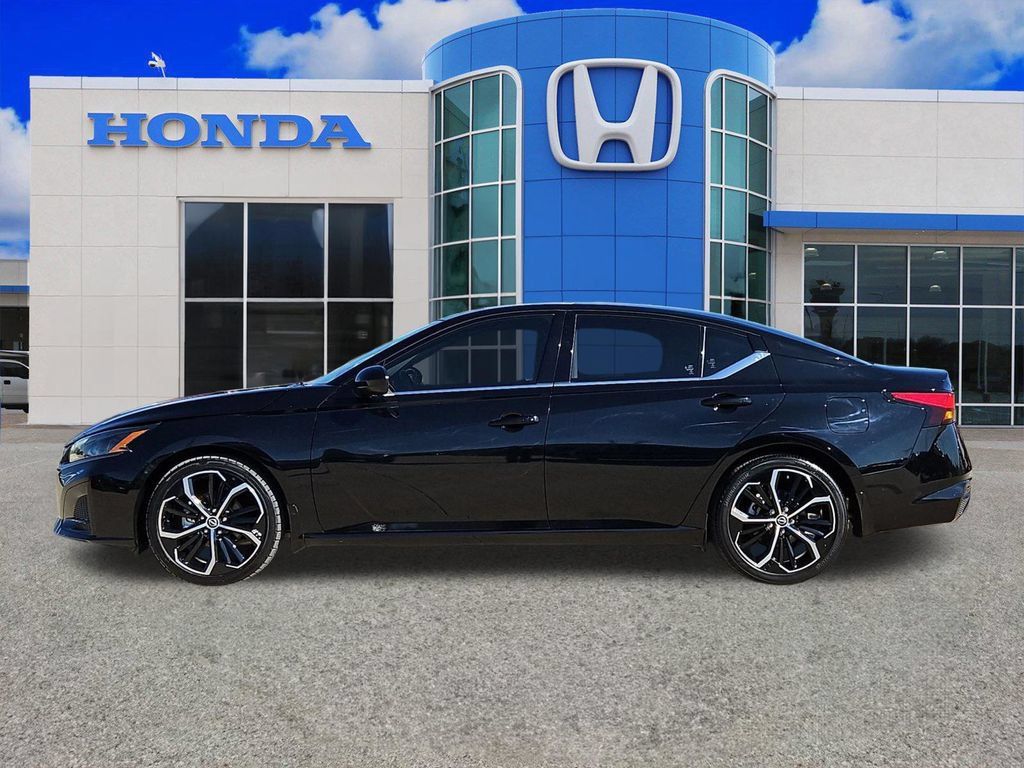 Used 2024 Nissan Altima 2.5 SR FWD image 6