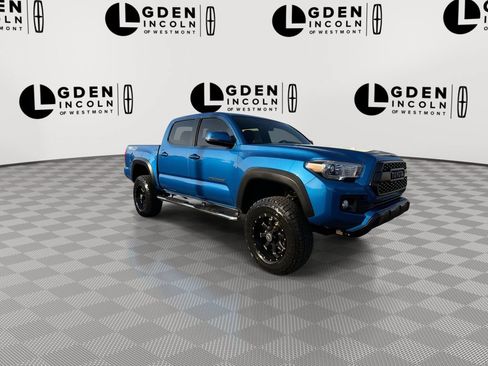 Used 2017 Toyota Tacoma TRD Off-Road AWD/4WD image 2