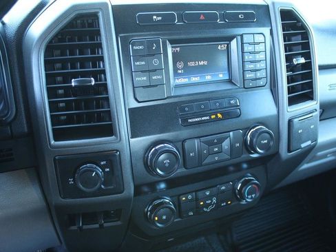 Used 2019 Ford F250 XL w/ Power Equipment Group image 28