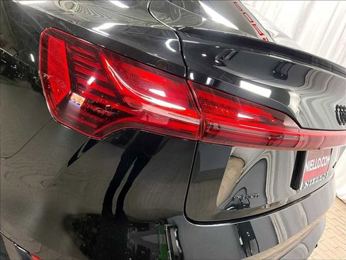 Used 2022 Audi e-tron Premium Plus image 35