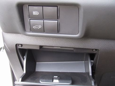 Certified 2021 Toyota Highlander XLE image 39