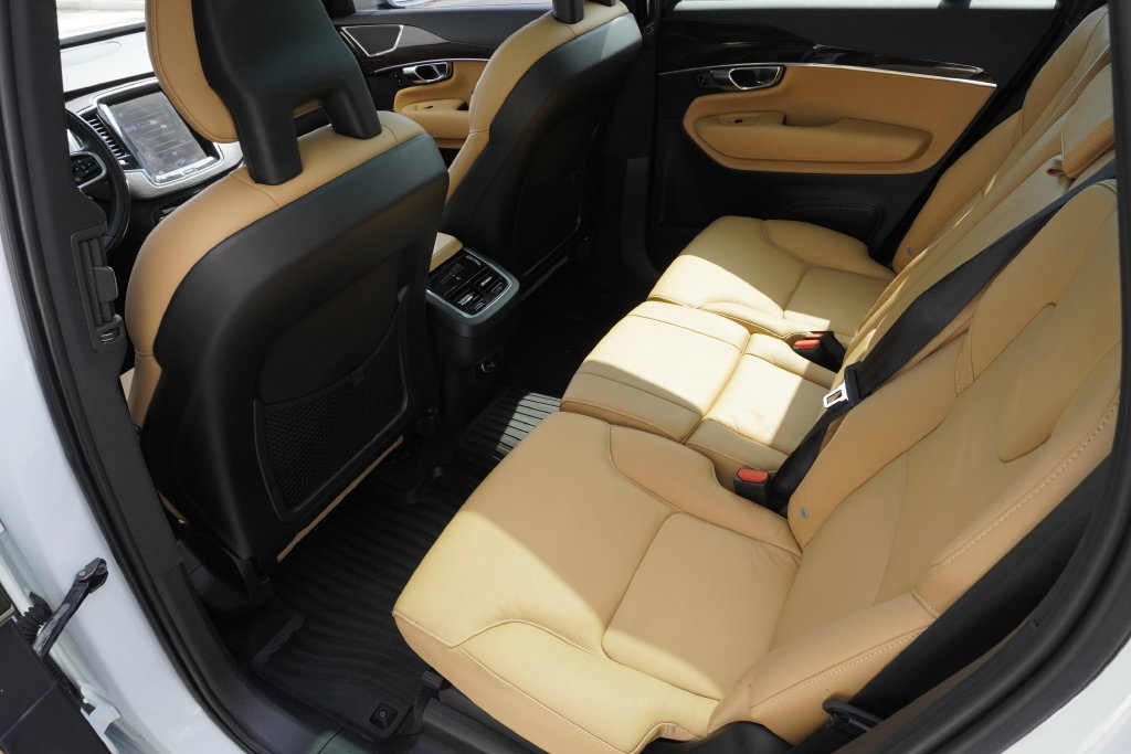 Used 2018 Volvo XC90 T6 Momentum w/ Convenience Package AWD/4WD image 29