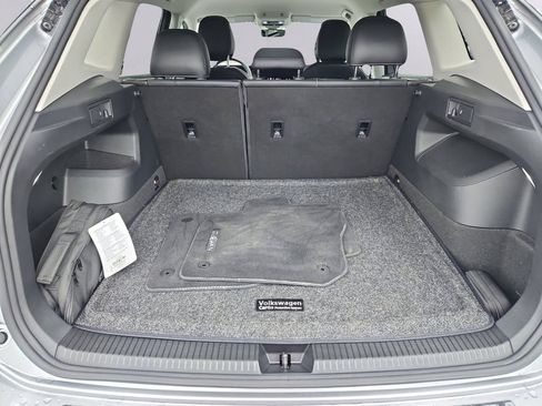 Used 2025 Volkswagen Tiguan SE AWD/4WD image 29