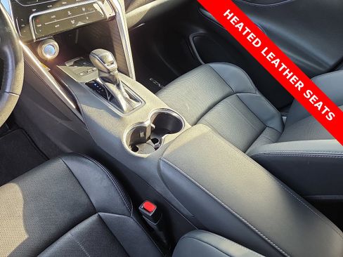 Used 2021 Toyota Venza Limited image 25