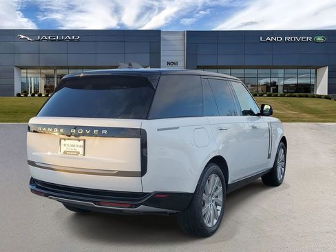 New 2025 Land Rover Range Rover SE image 3