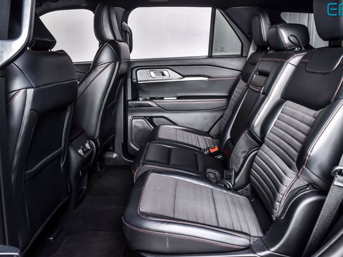 Used 2025 Ford Explorer ST-Line w/ ST-Line Street Pack image 21