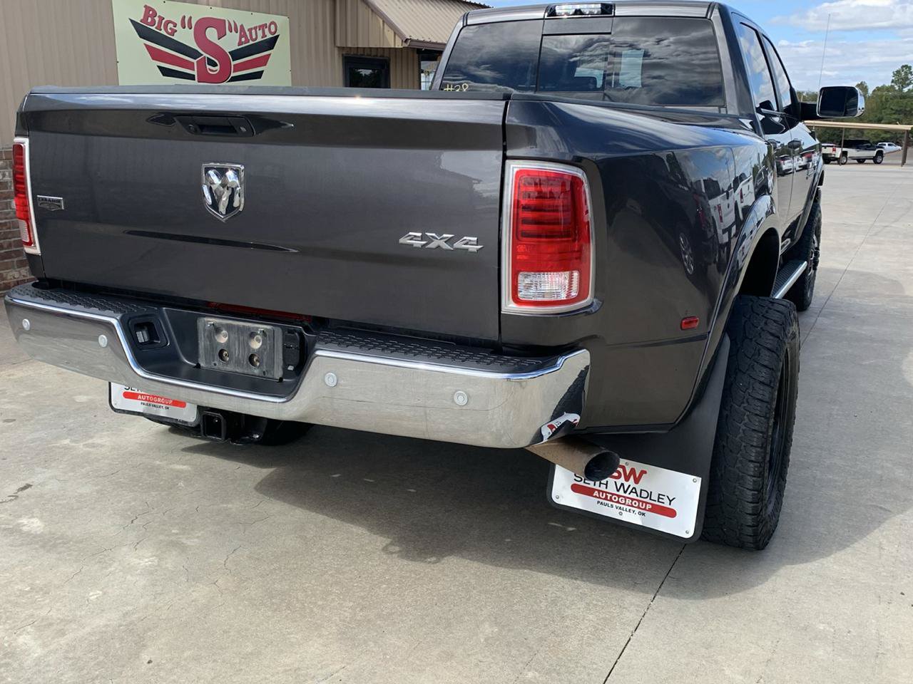 Used 2017 RAM 3500 Laramie AWD/4WD image 2