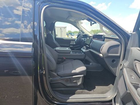 Used 2025 Ford Expedition Active RWD image 8