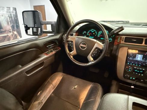 Used 2013 GMC Sierra 2500 SLT w/ Suspension Package, Off-Road image 12