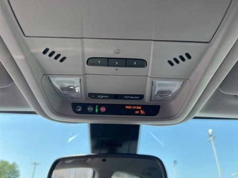 Used 2021 Chevrolet Equinox Premier image 31