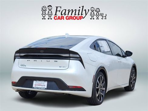 New 2025 Toyota Prius Plug-In Hybrid image 4