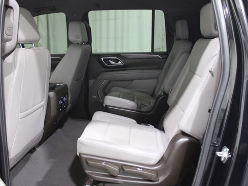 Used 2024 Chevrolet Suburban Z71 w/ Luxury Package image 24