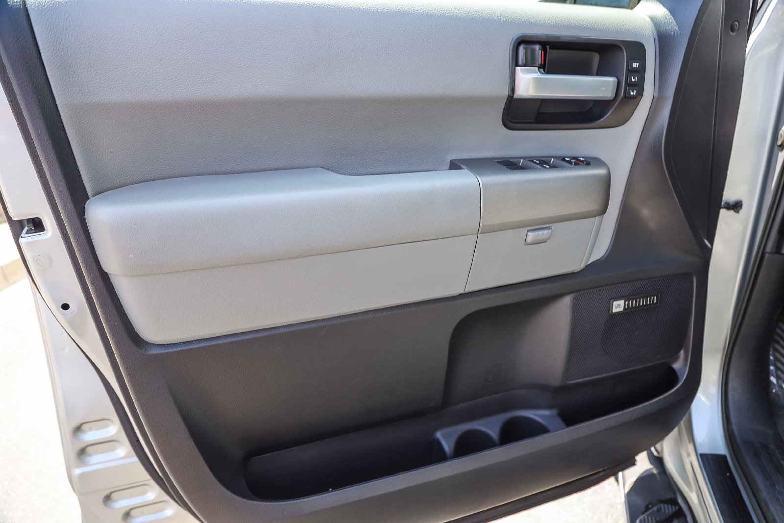 Certified 2016 Toyota Sequoia Limited w/ Safety & Convenience Package AWD/4WD image 20