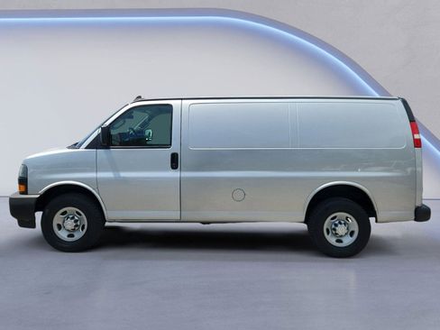 Used 2018 Chevrolet Express 2500 w/ Driver Convenience Package RWD image 6