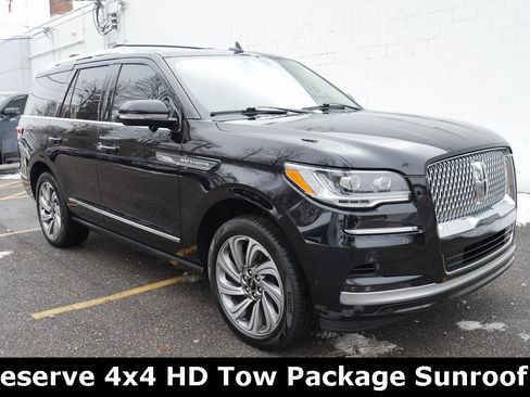 Used 2022 Lincoln Navigator Reserve image 2