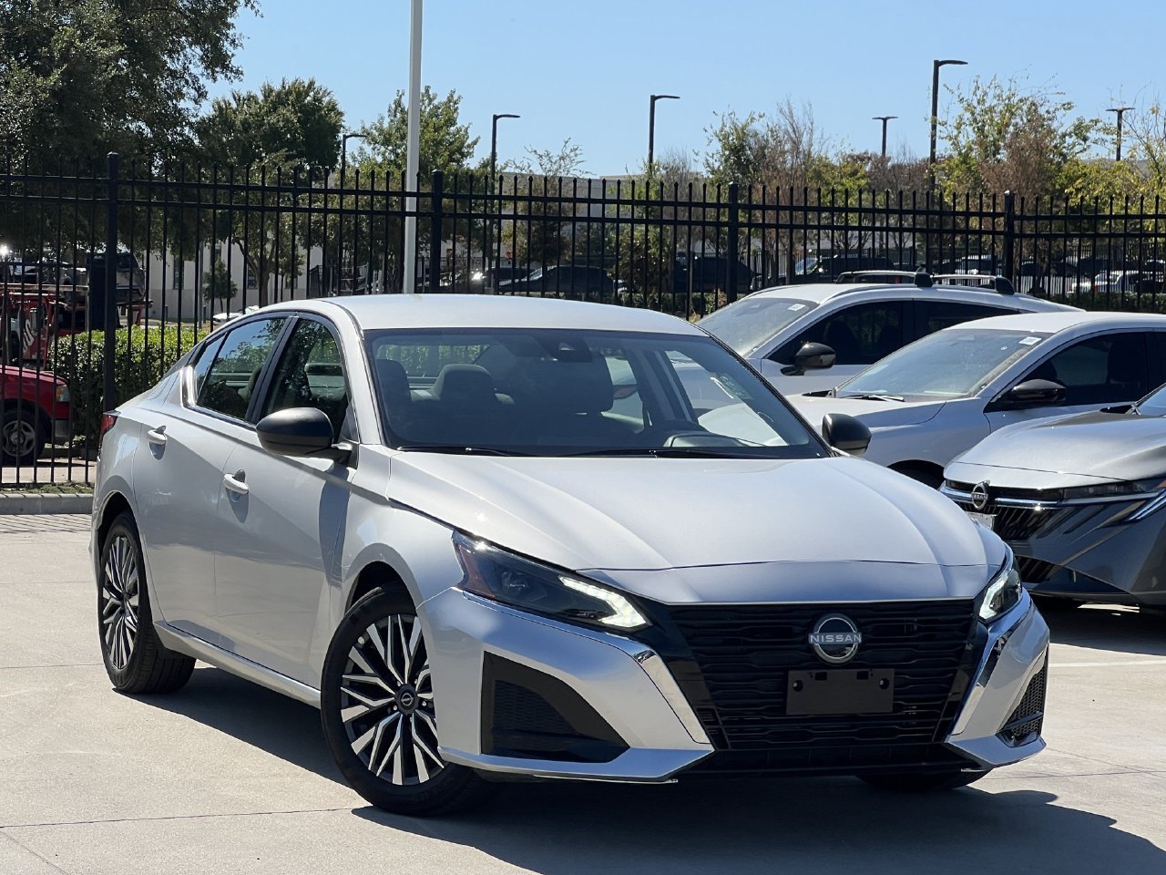 Used 2026 Nissan Altima 2.5 SV FWD image 2