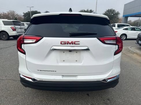Used 2024 GMC Terrain SLT image 4