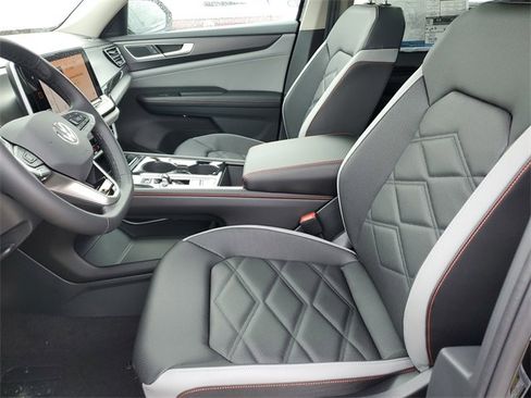 New 2026 Volkswagen Atlas Peak Edition image 18