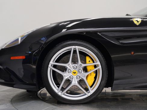 Used 2015 Ferrari California T RWD image 50