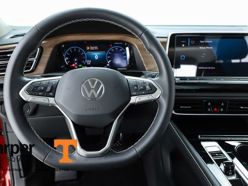 Used 2024 Volkswagen Atlas SE FWD image 60