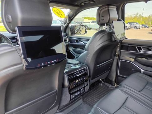 Used 2023 Jeep Wagoneer 4WD w/ Premium Group I image 19