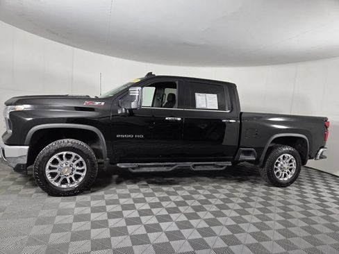 Used 2025 Chevrolet Silverado 2500 LTZ w/ LTZ Plus Package AWD/4WD image 8