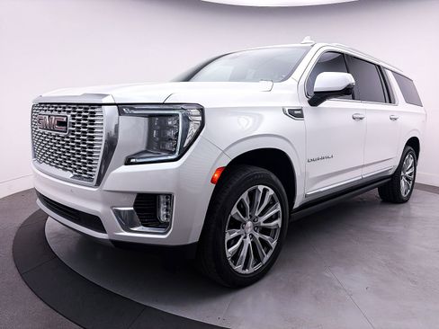 Used 2022 GMC Yukon XL Denali w/ Denali Ultimate Package image 16