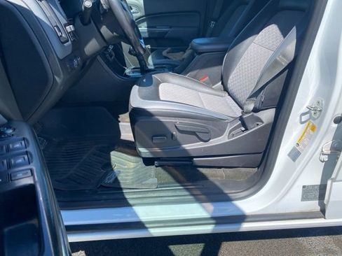 Used 2017 Chevrolet Colorado Z71 AWD/4WD image 6