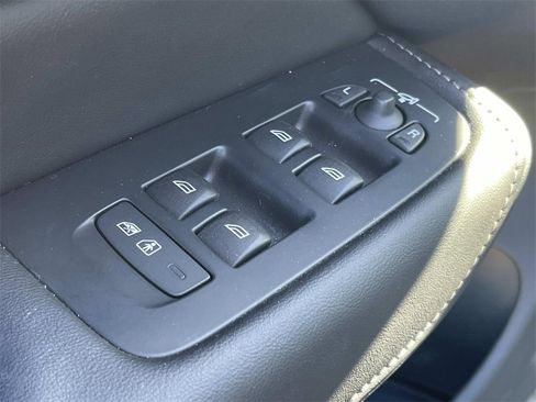 Used 2023 Volvo XC60 B5 Ultimate image 23