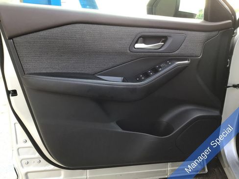 Used 2023 Nissan Rogue SV FWD image 21