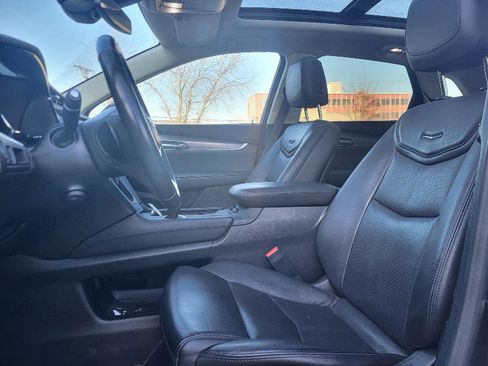 Used 2019 Cadillac XT5 Luxury w/ LPO, Black Ice Package image 9