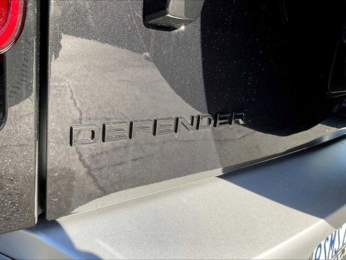 Used 2025 Land Rover Defender 130 S image 11