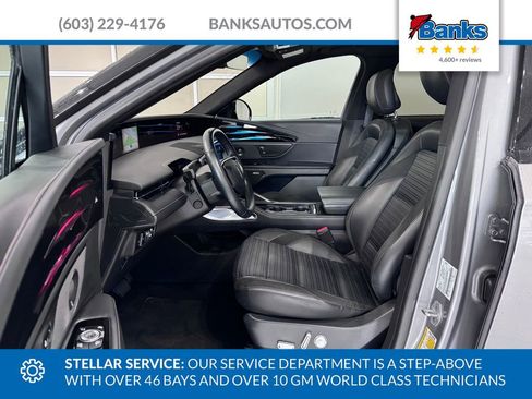 Used 2024 Lincoln Nautilus Reserve w/ Equipment Group 202A image 8