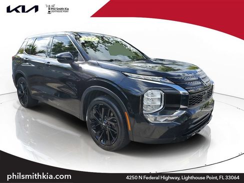 Used 2024 Mitsubishi Outlander SE Black Edition FWD image 1