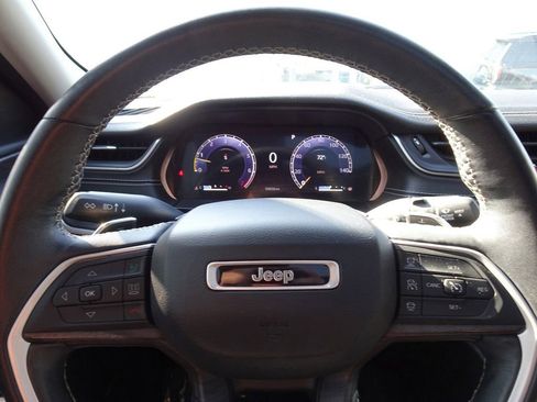 Used 2022 Jeep Grand Cherokee L Limited image 21