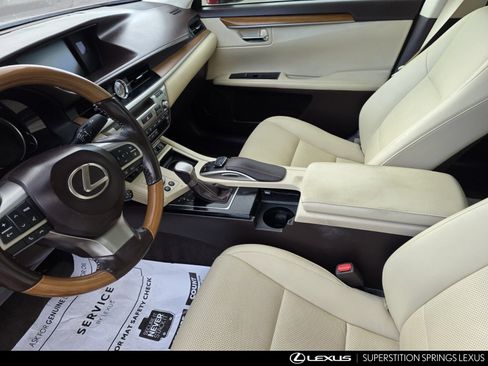 Used 2017 Lexus ES 300h w/ Navigation System Package FWD image 8