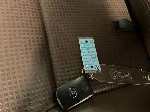 Used 2019 Toyota Tacoma Limited image 29