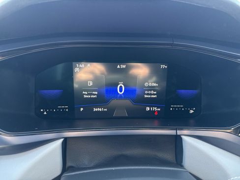 Used 2023 Volkswagen Taos SE w/ Panoramic Sunroof Package AWD/4WD image 19