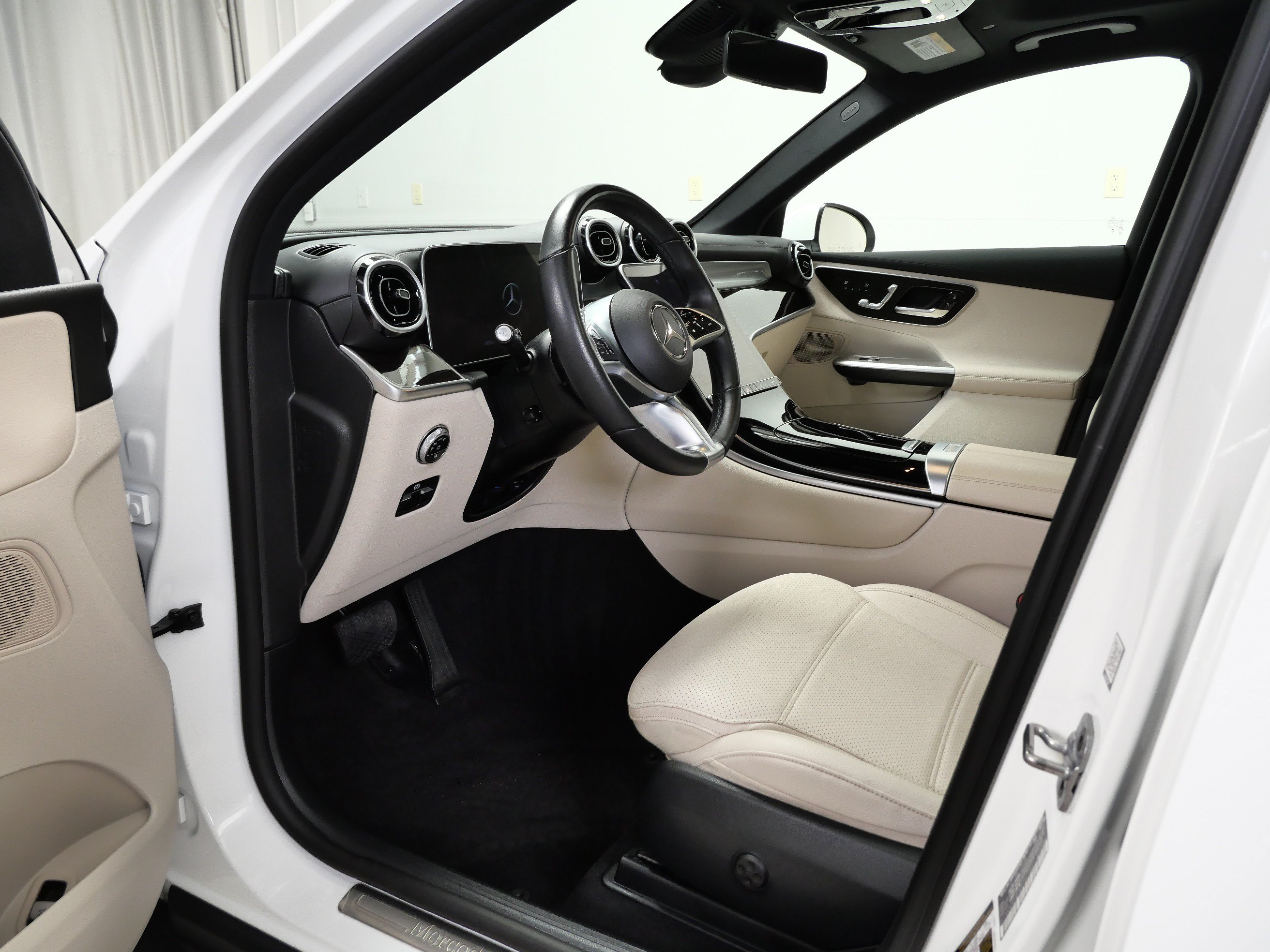 Used 2023 Mercedes-Benz GLC 300 4MATIC image 14
