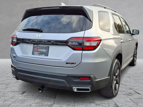 Used 2025 Honda Pilot Sport image 10