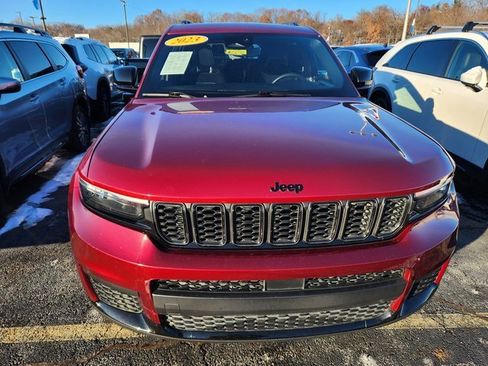 Used 2023 Jeep Grand Cherokee L Laredo image 2