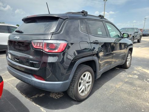 Used 2018 Jeep Compass Sport w/ Tech Group FWD image 5