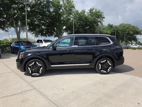 Certified 2023 Kia Telluride EX w/ EX Captain's Chair Package AWD/4WD image 5