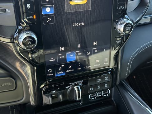 Used 2024 RAM 2500 Limited image 22