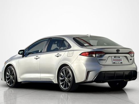 Used 2025 Toyota Corolla SE image 3