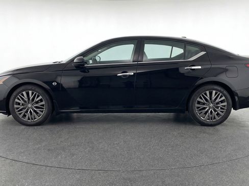 Used 2025 Nissan Altima 2.5 SV image 5