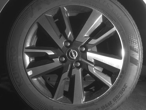 Used 2025 Nissan Versa SV image 14