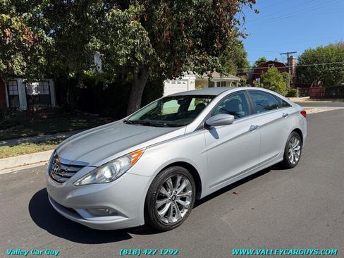 Used 2011 Hyundai Sonata SE FWD image 1