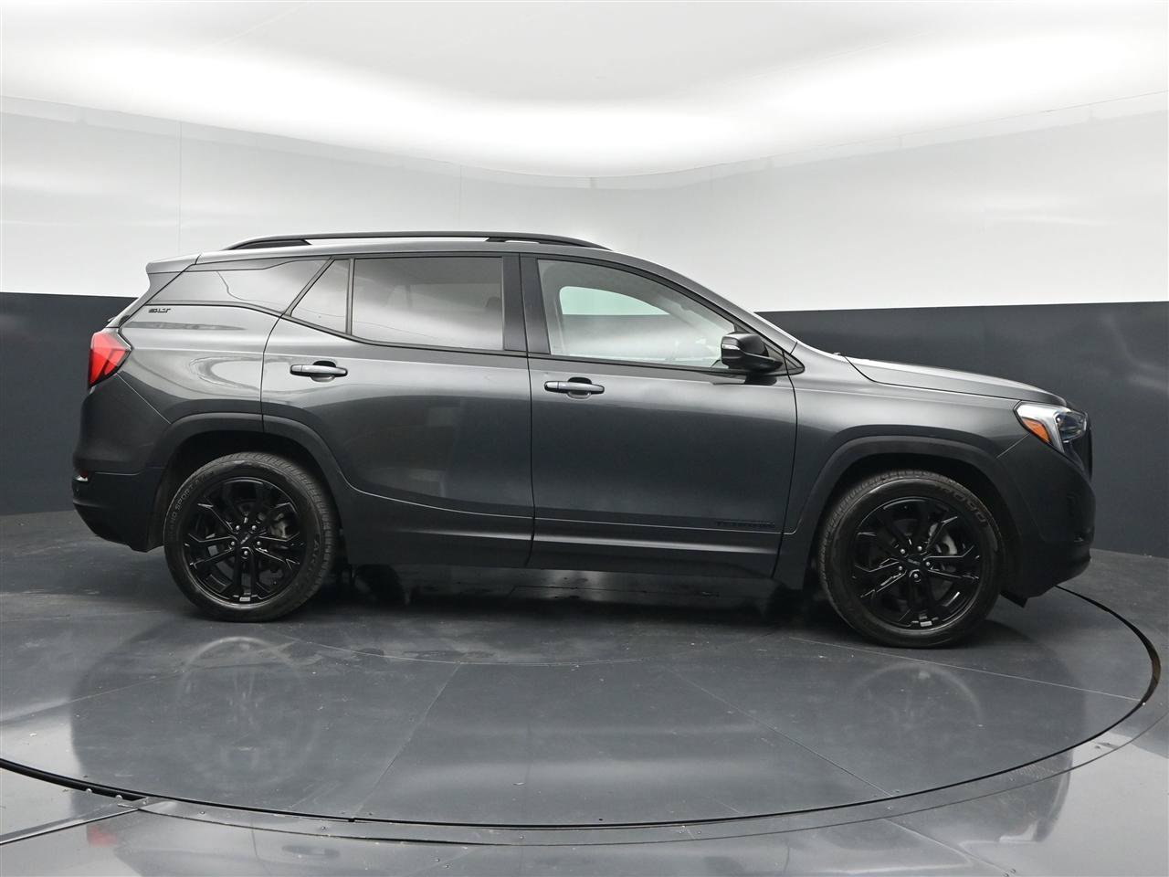 Used 2020 GMC Terrain SLT w/ Preferred Package FWD image 4