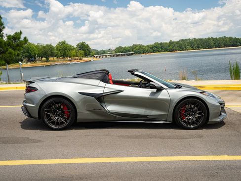Used 2023 Chevrolet Corvette Z06 RWD image 30